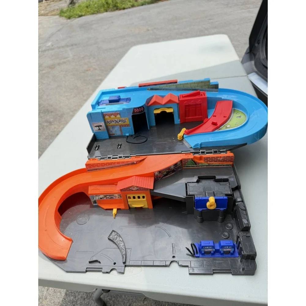 Hot Wheels Car Wash and Service Station Center Playset DMW90 2015 Mattel